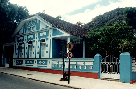 Casa do proprietário da Fazenda Fim do mundo, hoje pertencente a família de Cebolão Perim(Avelino)