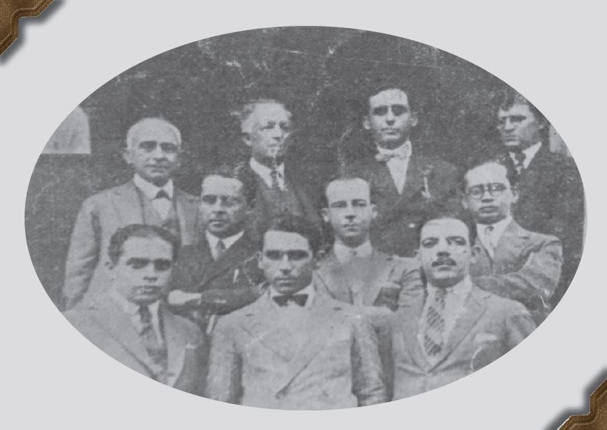 Da esquerda para a
direita, primeiro plano:
Dr. Cleveland Paraíso; Dr.
Aristides Campos e Dr.
Mendonça. No segundo
plano: Dr. Newton
Ramos; Dr. Brício de
Novaes Mesquita e Dr.
Nelson Silva. No